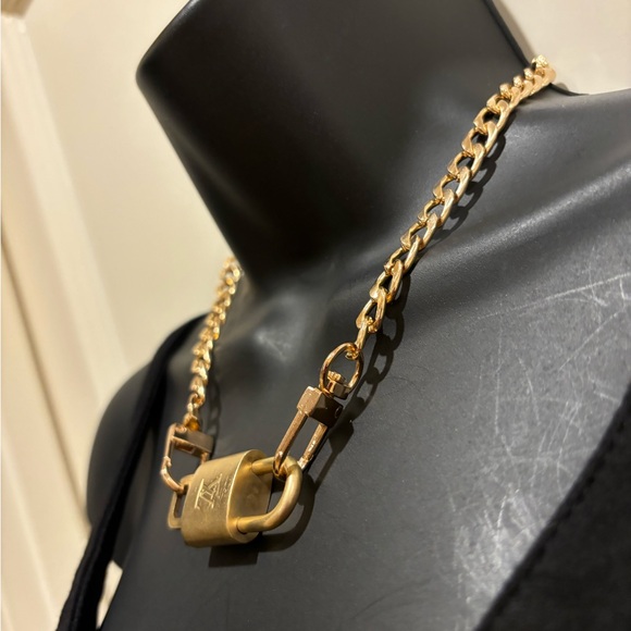 Louis Vuitton padlock with key in necklace 🔐{#320} - Picture 9 of 12